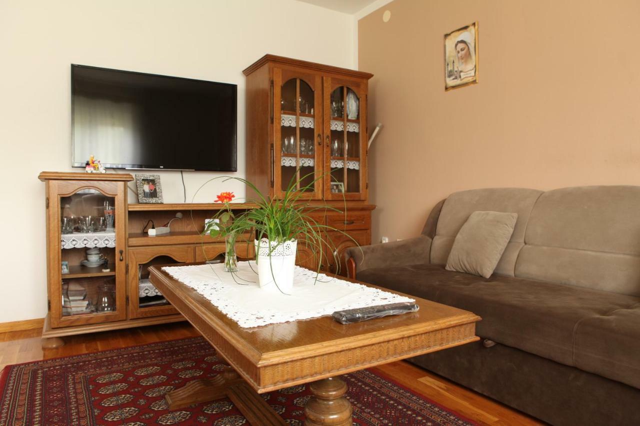 Apartman Matej Apartment โอโทชาส ภายนอก รูปภาพ